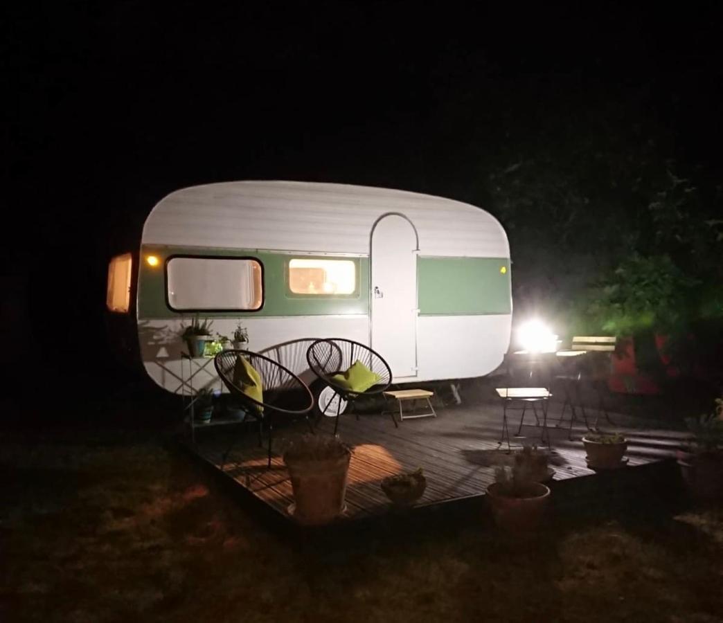 Ma Caravane Dans Les Collines Villeneuve-la-Comptal Екстериор снимка